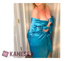 Σε περιμένω με την ΡΟΜΠΑ ανοιχτή και τις ρωγες σφιχτές σαν καρύδια θεία Μαρθα