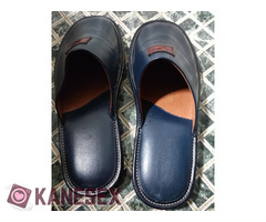 Γυμνός μόνο με τις δερμάτινες παντόφλες μου δώρο!! - Εικόνα 7