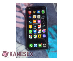 Δίνω iPhone 11 pro max σε κοπέλα που κάνει footjob