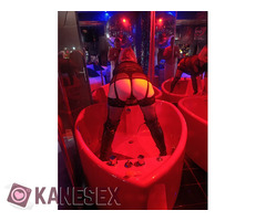 Λία ανεξάρτητη συνοδός