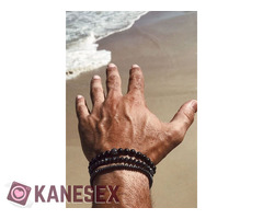 Εκπληρώνω καθε φαντασίωση σου.