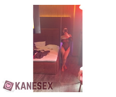 Ζένια η κοπέλα της διπλανής πόρτας 693 116 9403