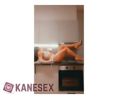 HOT KAVLA SARA IN THESSALONIKI - Εικόνα 1
