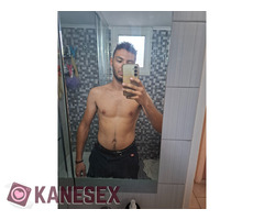 Νεαρος εσκορτ