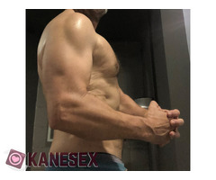 Γοητευτικός γυμνασμένος 50αρης για ώριμες κυρίες 70.