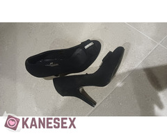 Δίνονται γοβες