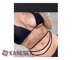 ΛΑΟΥΡΑ ΜΕΛΙΝΑ ΚΑΙ ΔΥΟ ΦΙΛΕΣ ΜΑΣ - Εικόνα 2