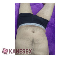 Μόνος, διακριτικός και γενναιόδωρος...