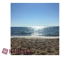 Νεαρή με δωρακι